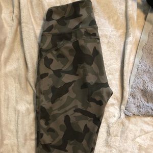 Gap camo leggings ankle length